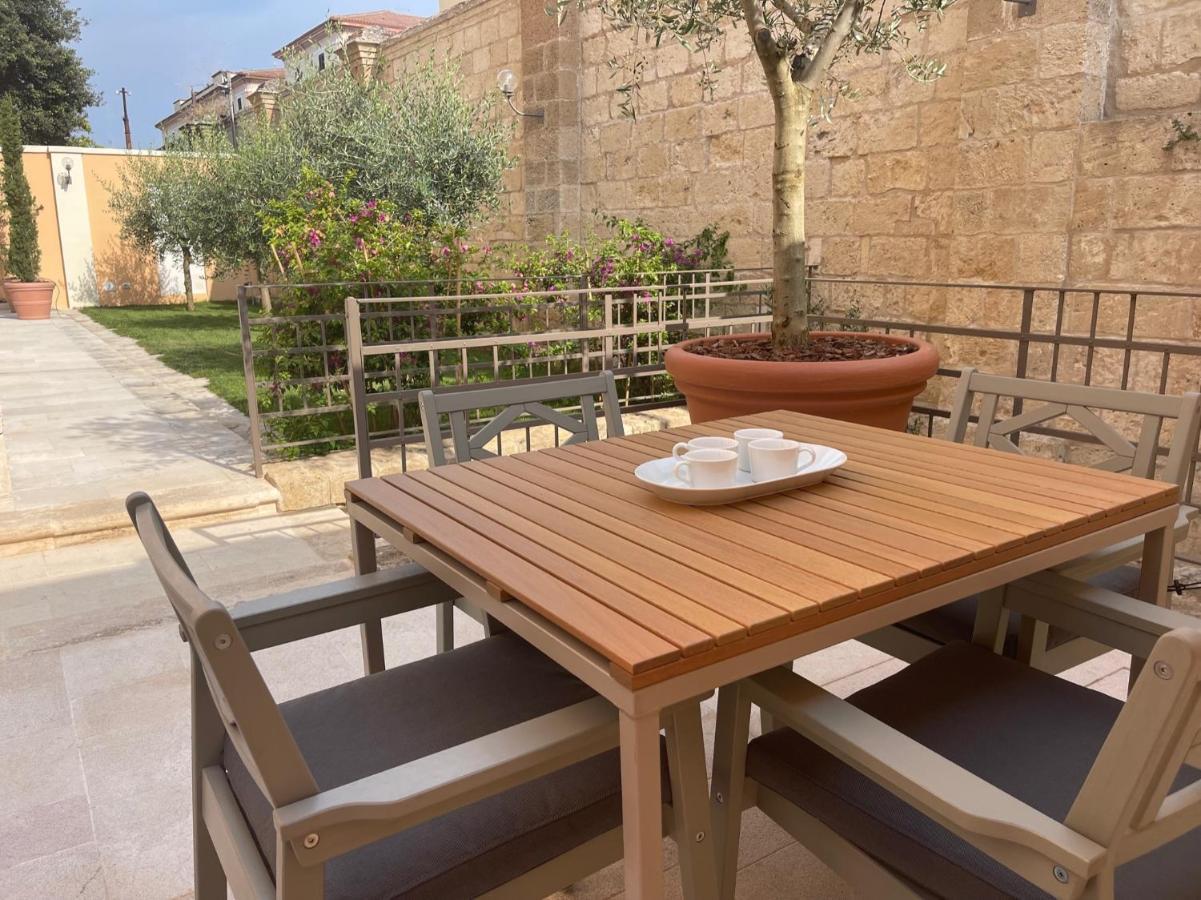 Palazzo Pitagora Hotel Taranto Kültér fotó