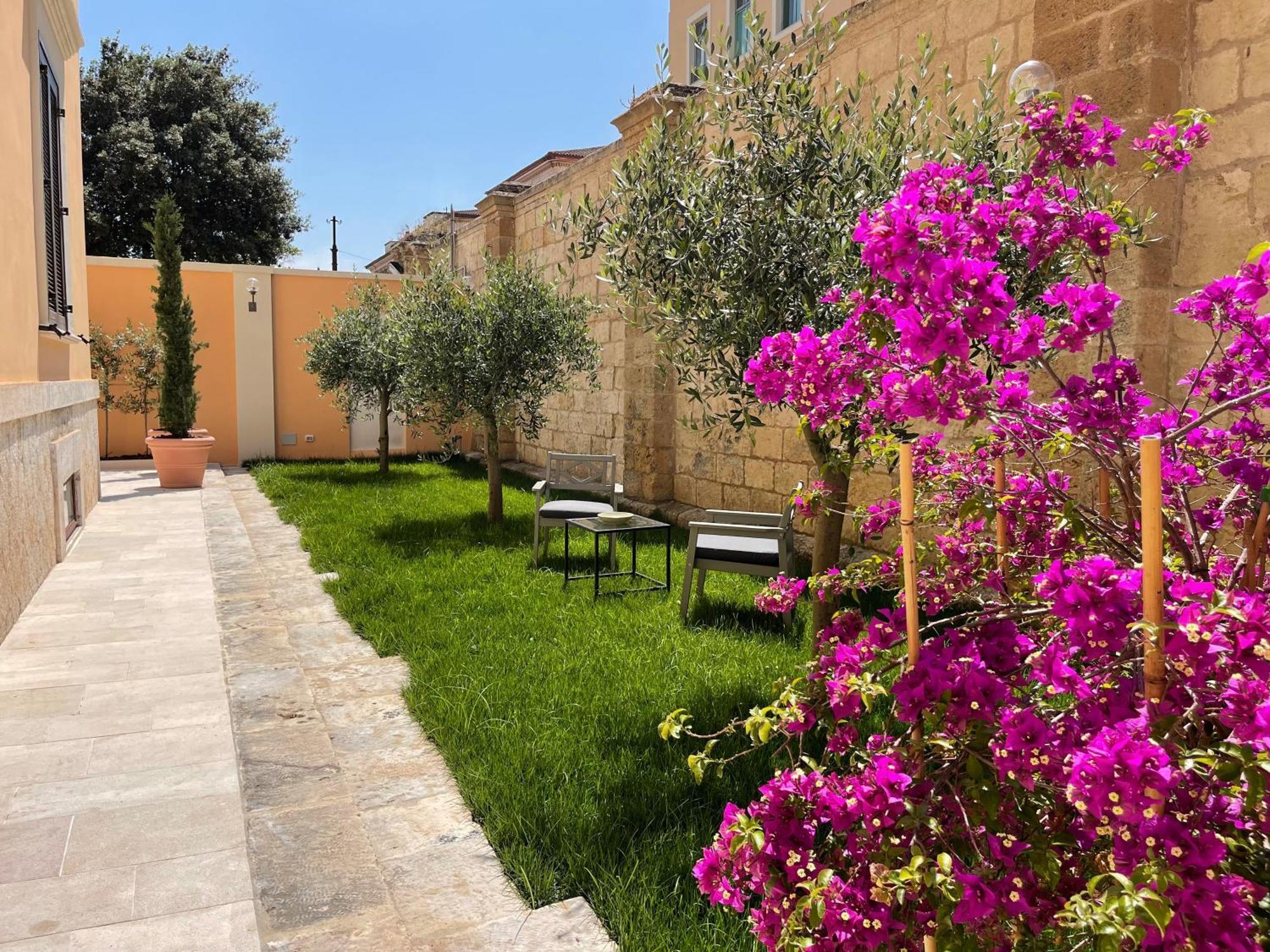 Palazzo Pitagora Hotel Taranto Kültér fotó