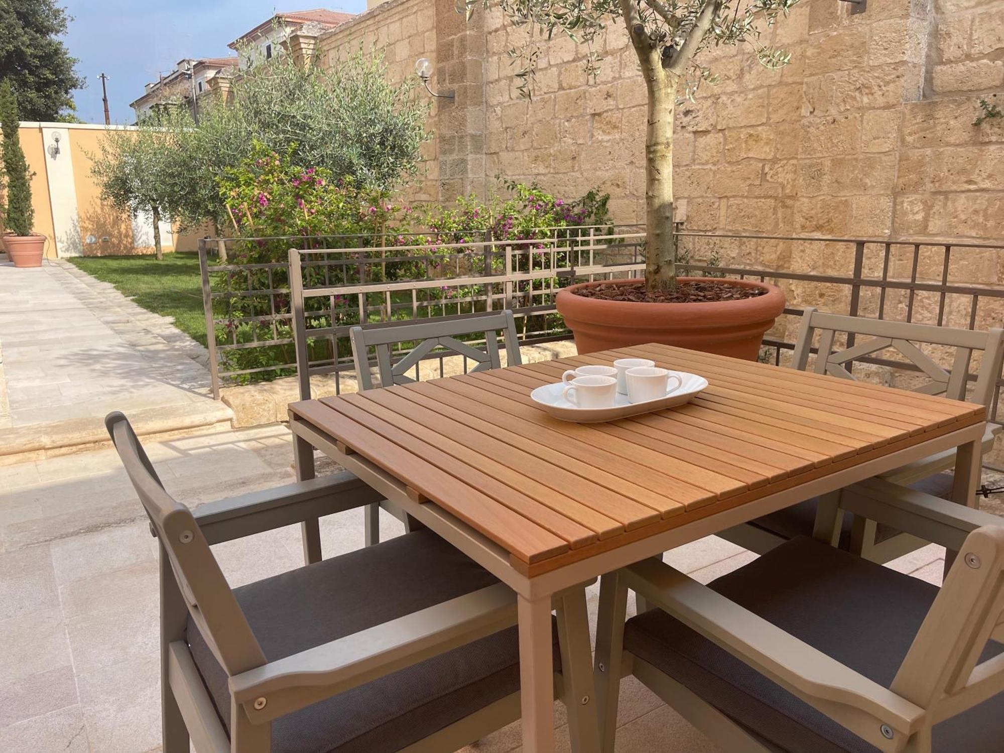 Palazzo Pitagora Hotel Taranto Kültér fotó